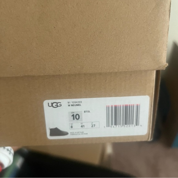 Green Neumell Uggs - Picture 4 of 8